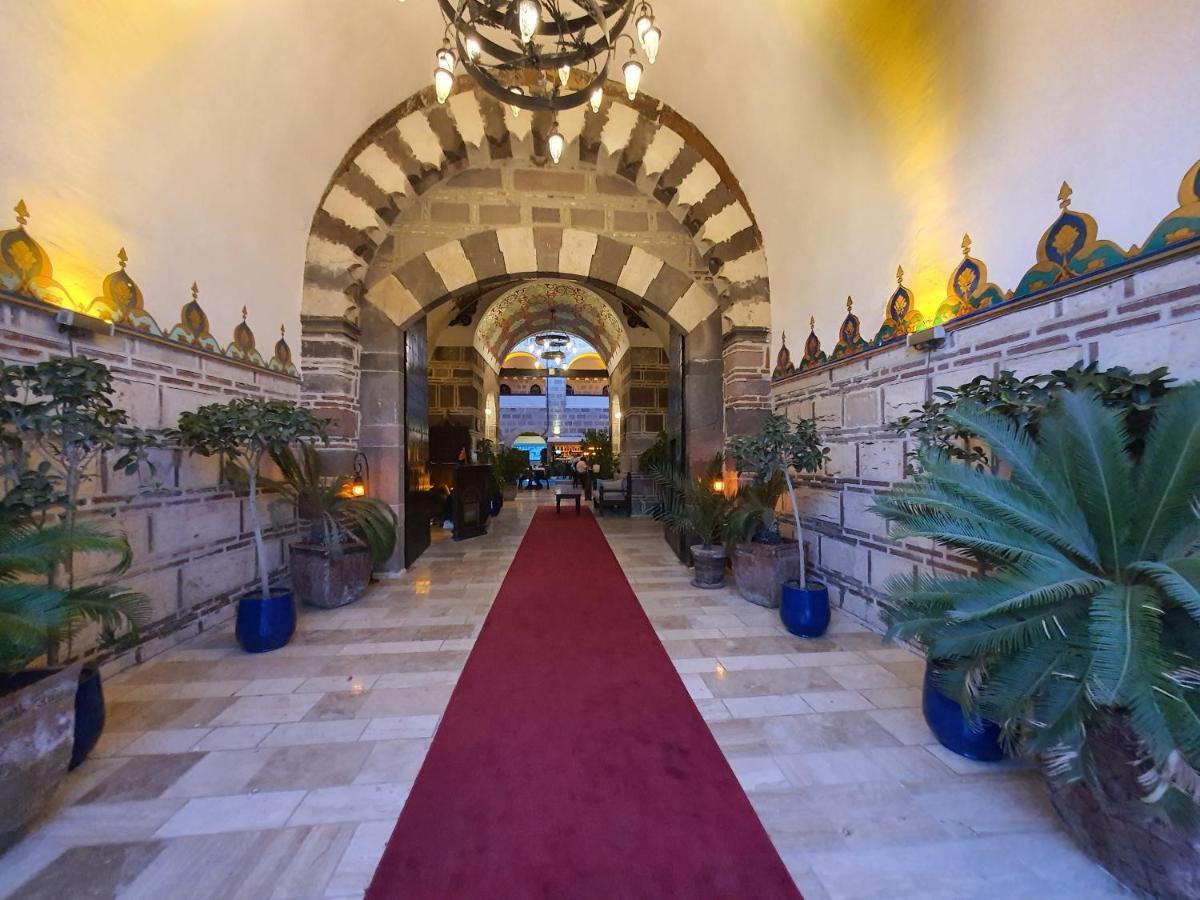 Cesme Kanuni Kervansaray Historical Hotel Экстерьер фото