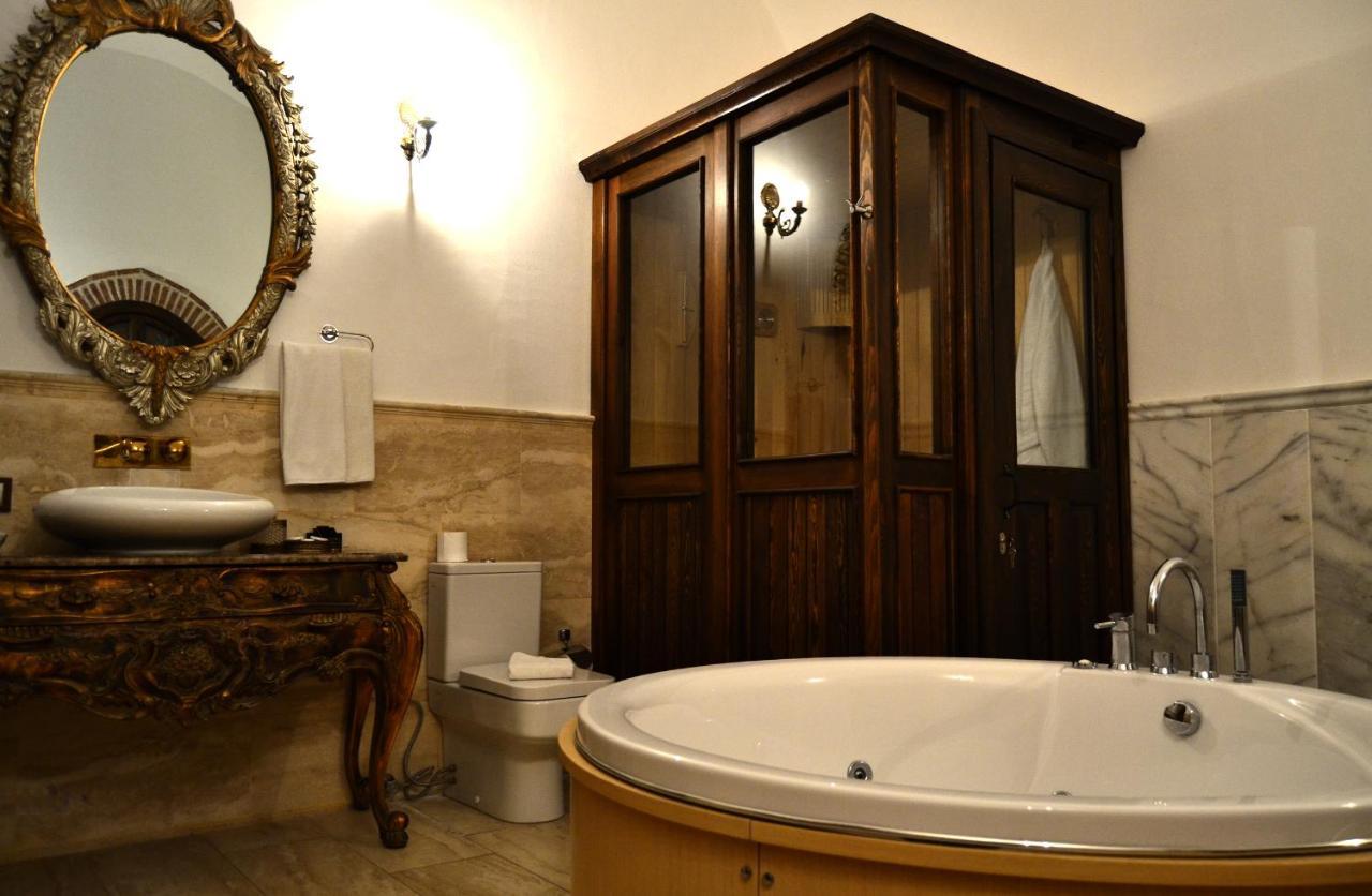Cesme Kanuni Kervansaray Historical Hotel Экстерьер фото