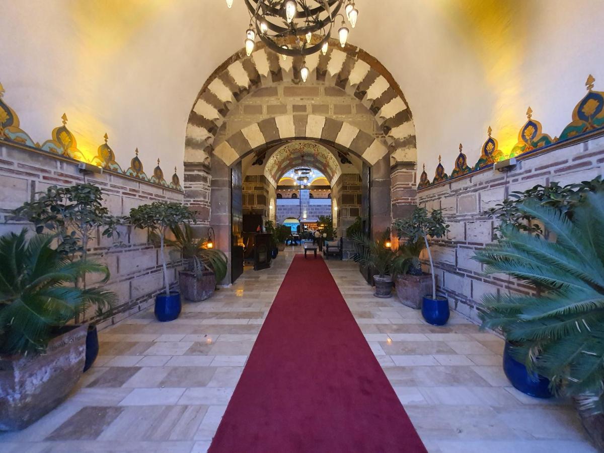 Cesme Kanuni Kervansaray Historical Hotel Экстерьер фото