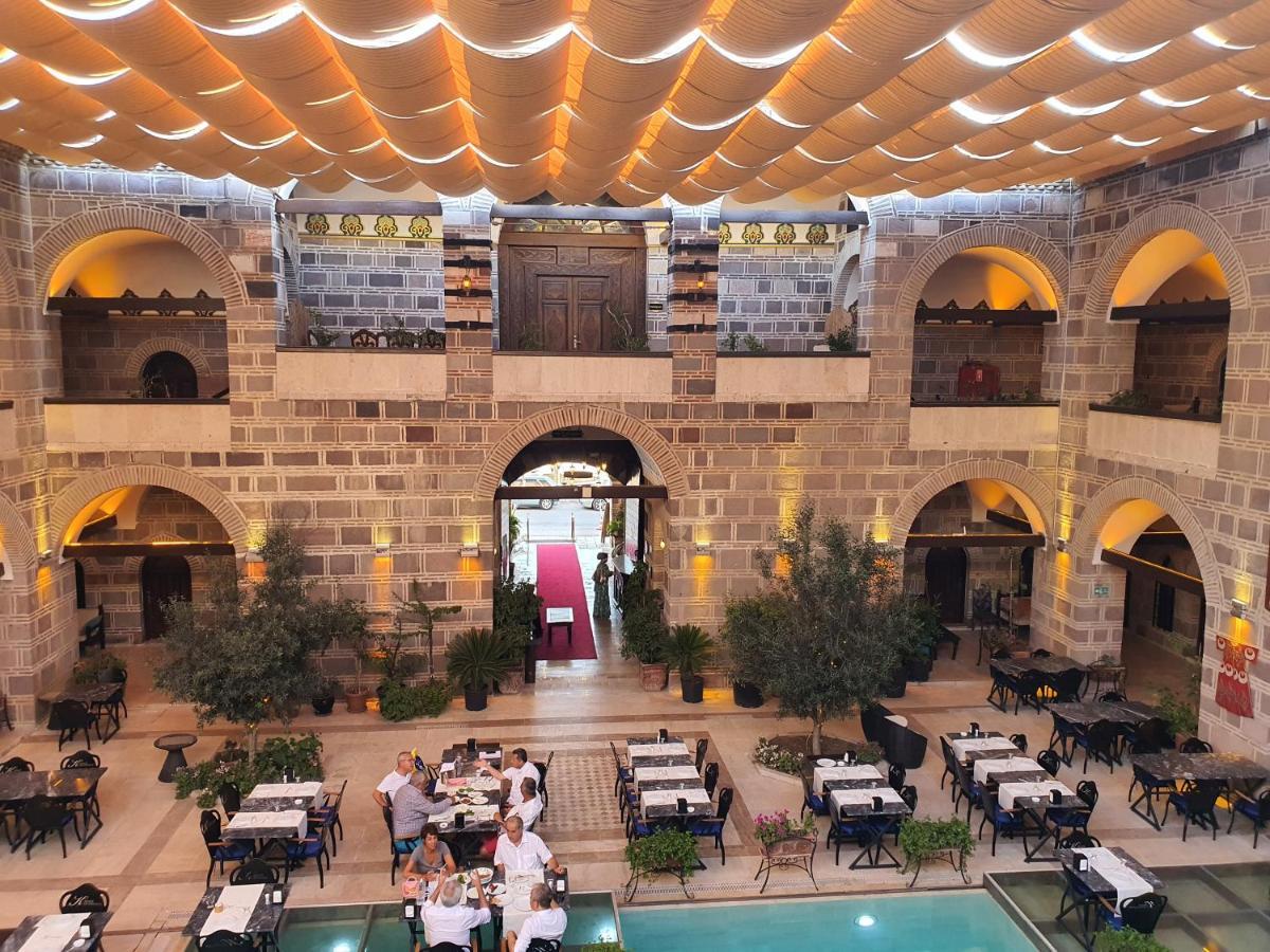 Cesme Kanuni Kervansaray Historical Hotel Экстерьер фото