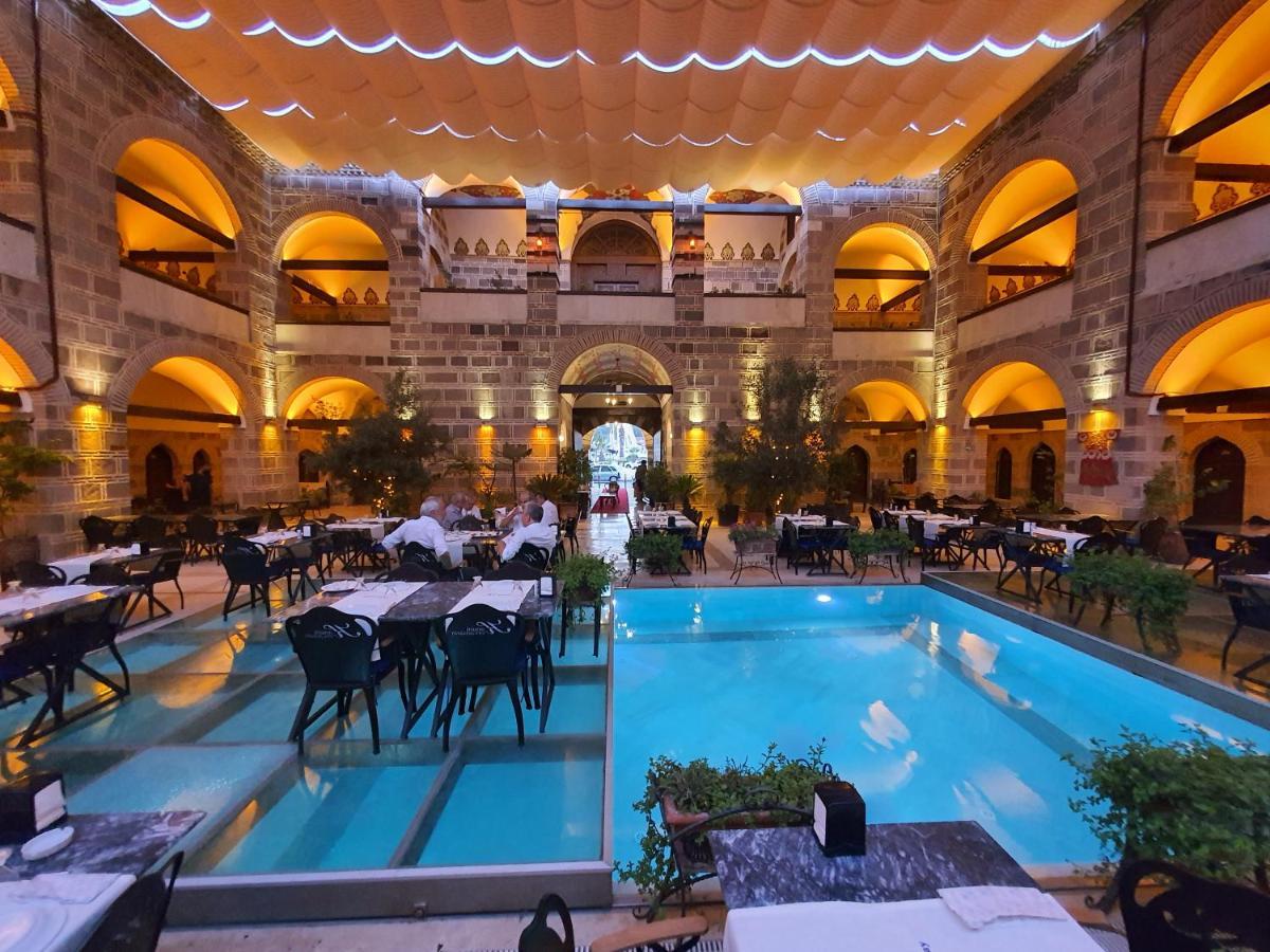 Cesme Kanuni Kervansaray Historical Hotel Экстерьер фото