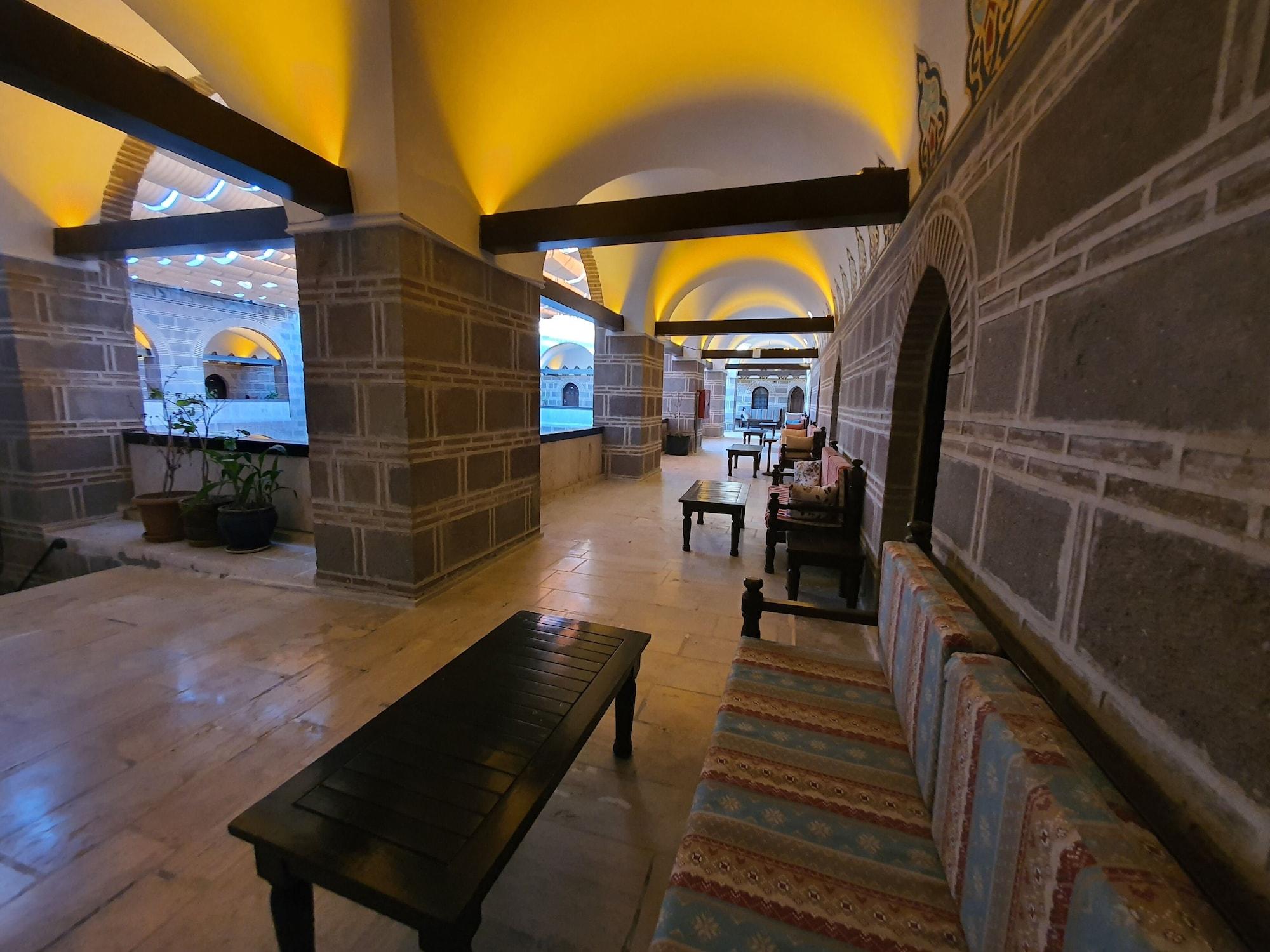 Cesme Kanuni Kervansaray Historical Hotel Экстерьер фото