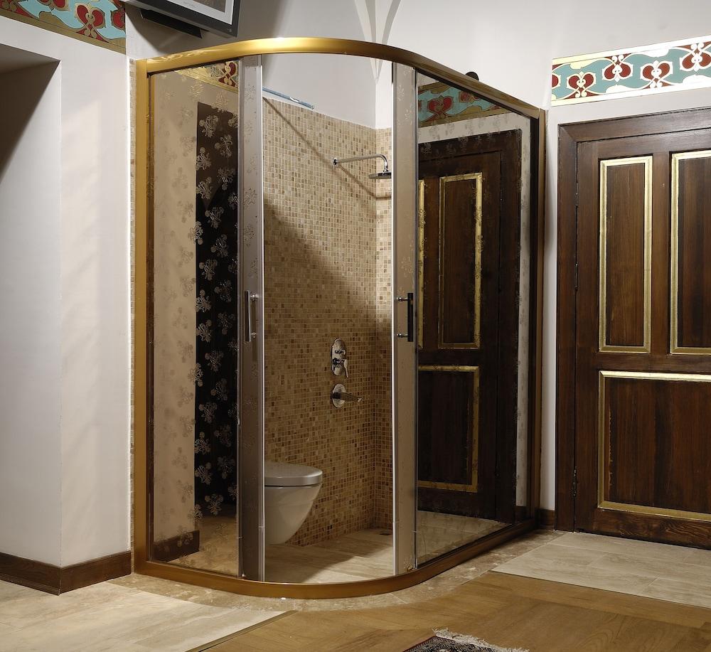 Cesme Kanuni Kervansaray Historical Hotel Экстерьер фото