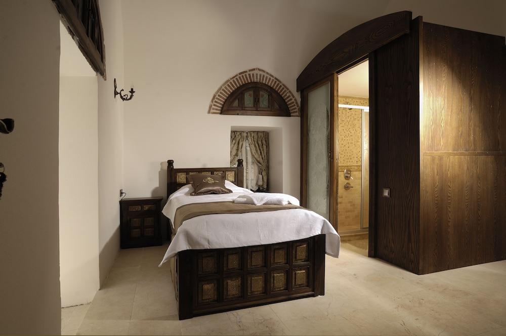 Cesme Kanuni Kervansaray Historical Hotel Экстерьер фото