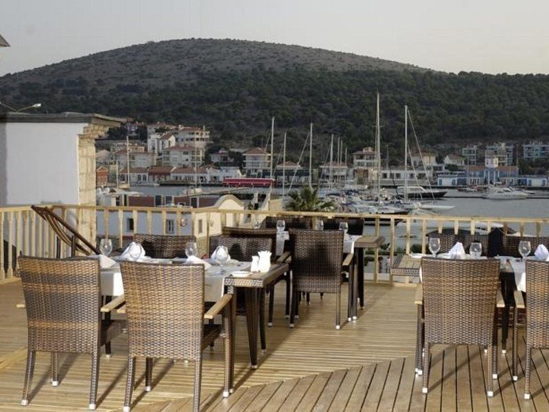 Cesme Kanuni Kervansaray Historical Hotel Экстерьер фото