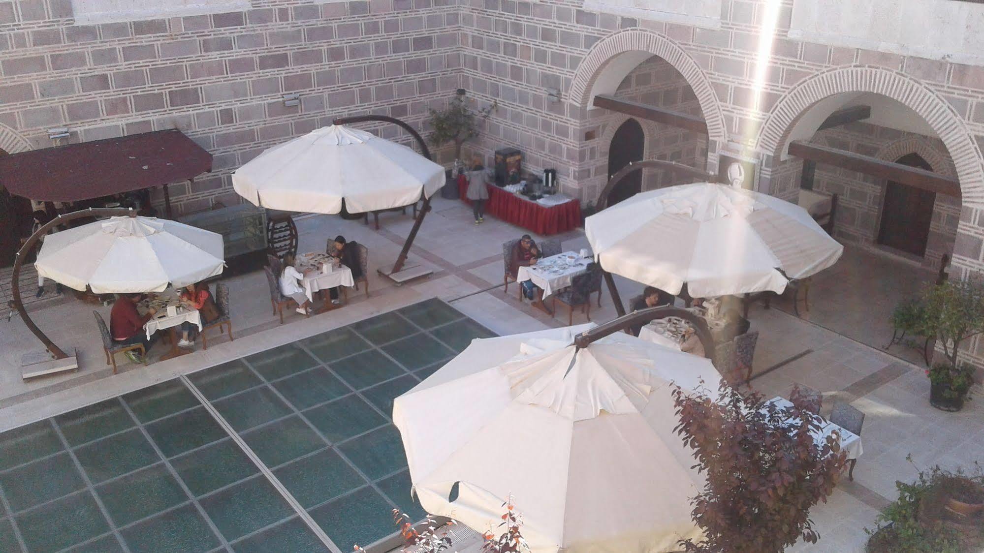 Cesme Kanuni Kervansaray Historical Hotel Экстерьер фото