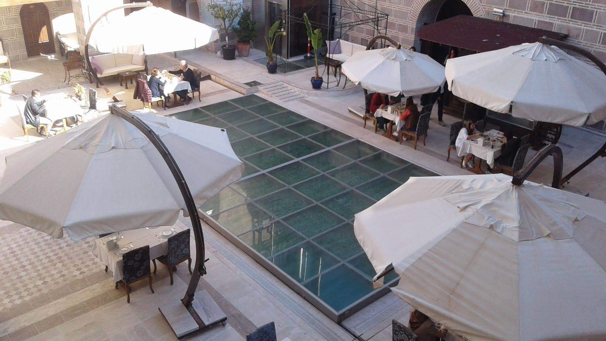 Cesme Kanuni Kervansaray Historical Hotel Экстерьер фото
