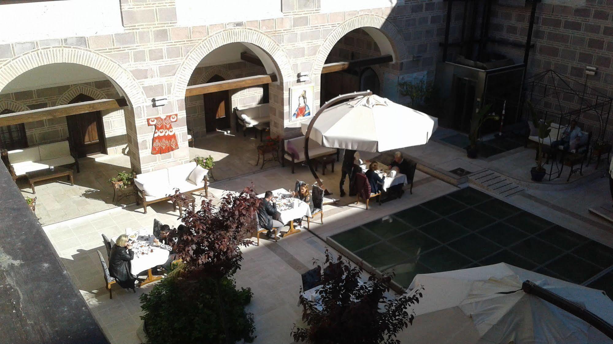 Cesme Kanuni Kervansaray Historical Hotel Экстерьер фото